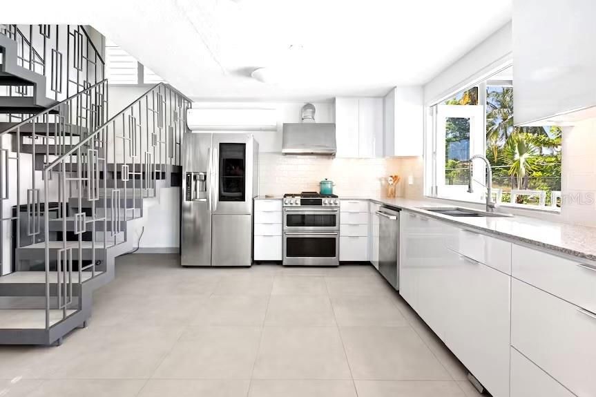 For Sale: $2,750,000 (5 beds, 4 baths, 2900 Square Feet)