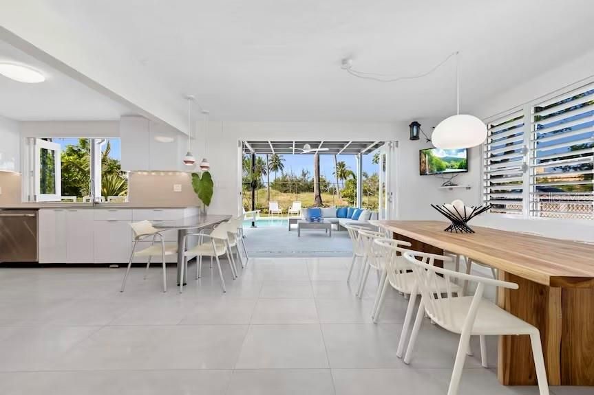 For Sale: $2,750,000 (5 beds, 4 baths, 2900 Square Feet)