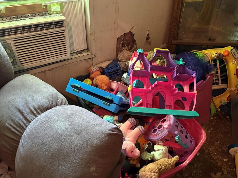 合同活跃: $67,003 (4 贝兹, 2 浴室, 1782 平方英尺)