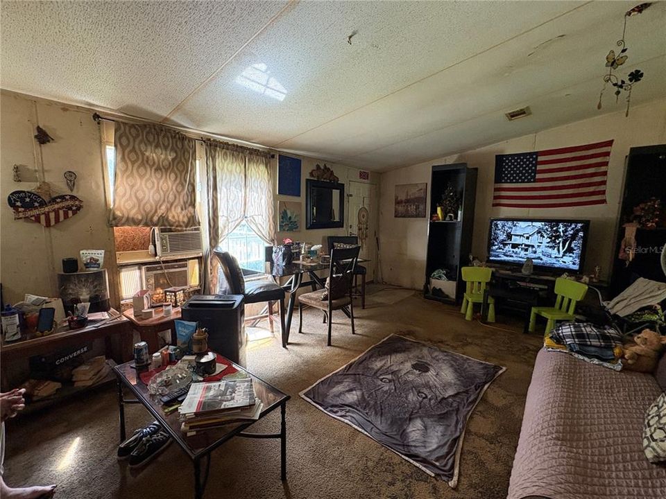 合同活跃: $67,003 (4 贝兹, 2 浴室, 1782 平方英尺)