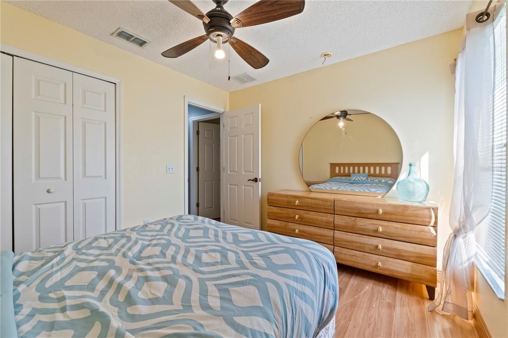 На продажу: $330,000 (3 спален, 2 ванн, 1825 Квадратных фут)