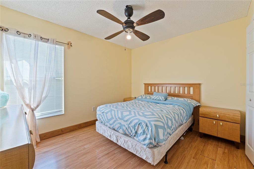 На продажу: $330,000 (3 спален, 2 ванн, 1825 Квадратных фут)