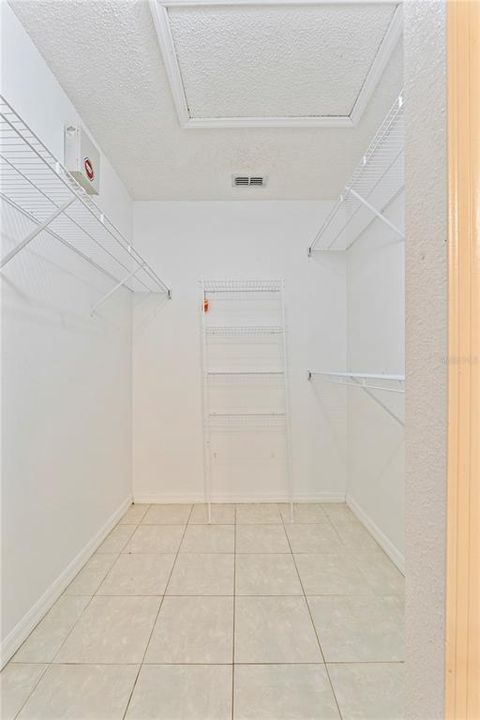 На продажу: $330,000 (3 спален, 2 ванн, 1825 Квадратных фут)