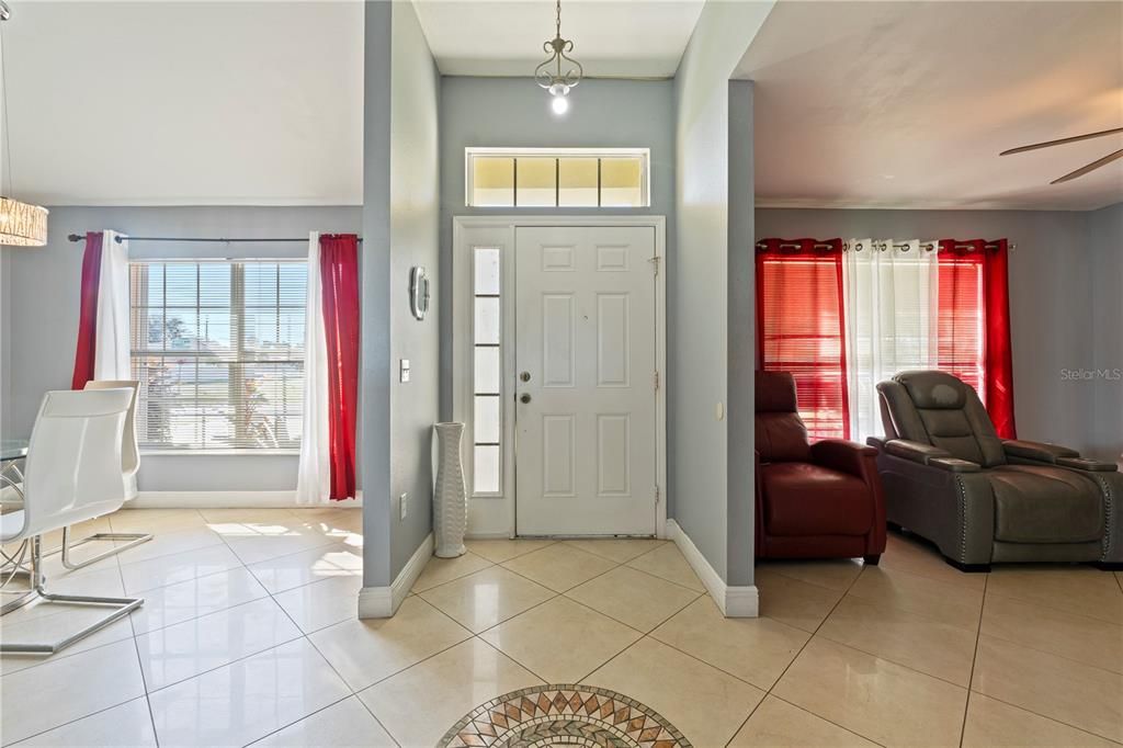 На продажу: $330,000 (3 спален, 2 ванн, 1825 Квадратных фут)