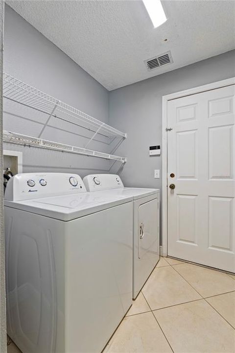 На продажу: $330,000 (3 спален, 2 ванн, 1825 Квадратных фут)