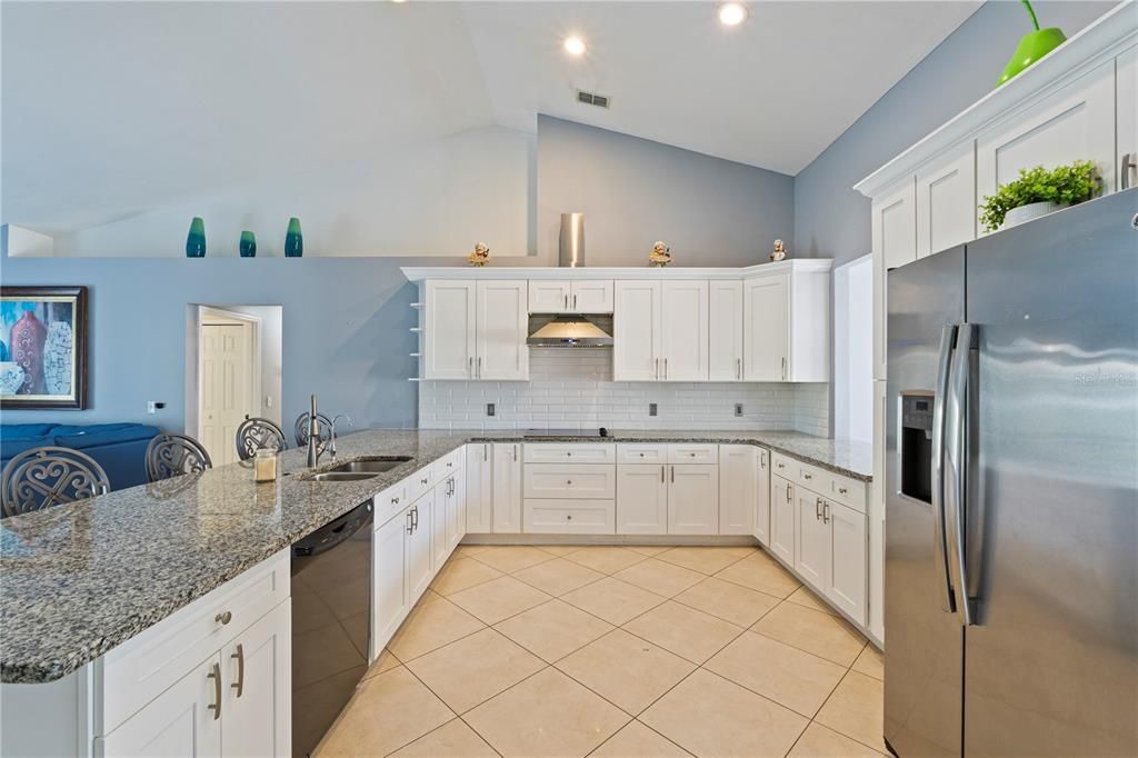 На продажу: $330,000 (3 спален, 2 ванн, 1825 Квадратных фут)