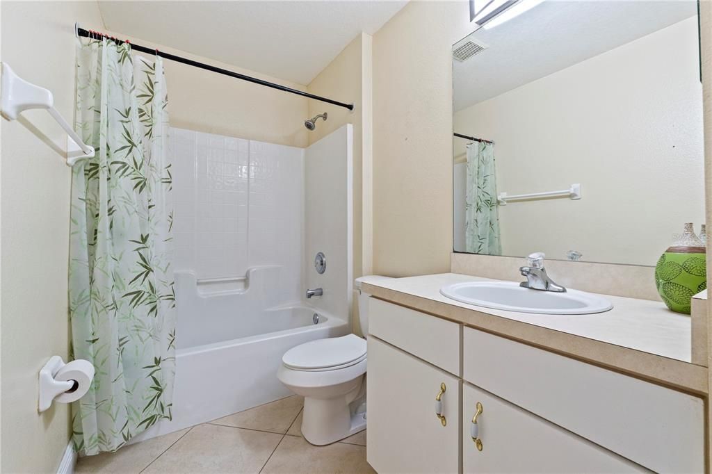 На продажу: $330,000 (3 спален, 2 ванн, 1825 Квадратных фут)