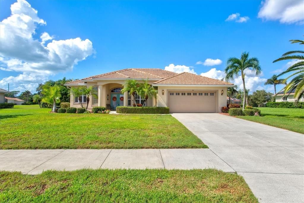 For Sale: $629,900 (3 beds, 2 baths, 2152 Square Feet)