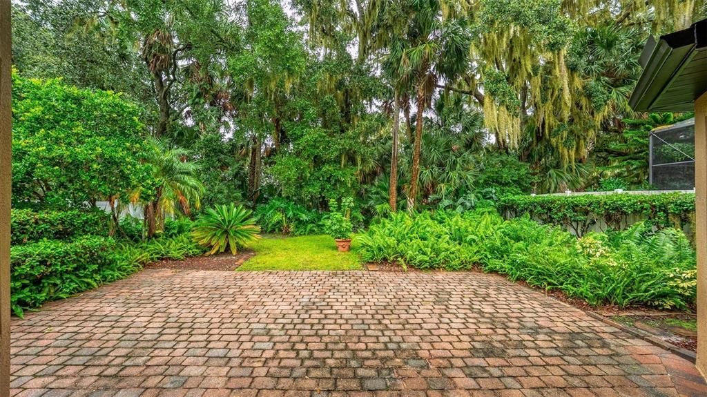 Под контрактом: $469,000 (3 спален, 2 ванн, 1955 Квадратных фут)