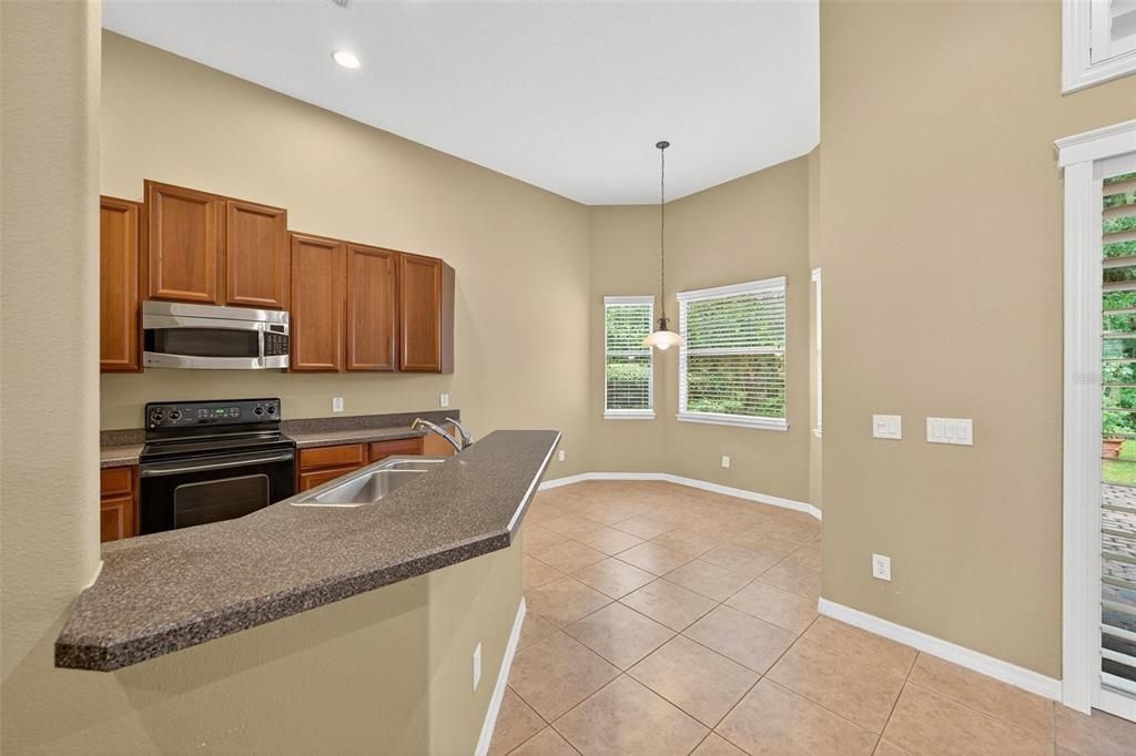 Под контрактом: $469,000 (3 спален, 2 ванн, 1955 Квадратных фут)