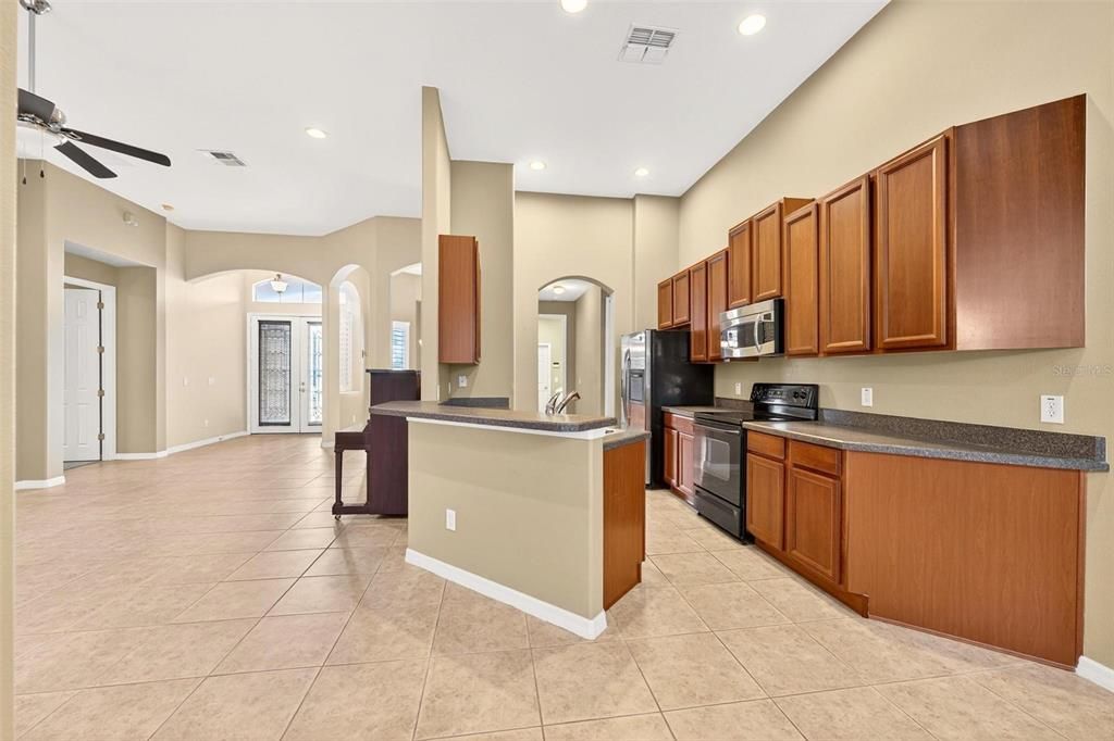 Под контрактом: $469,000 (3 спален, 2 ванн, 1955 Квадратных фут)