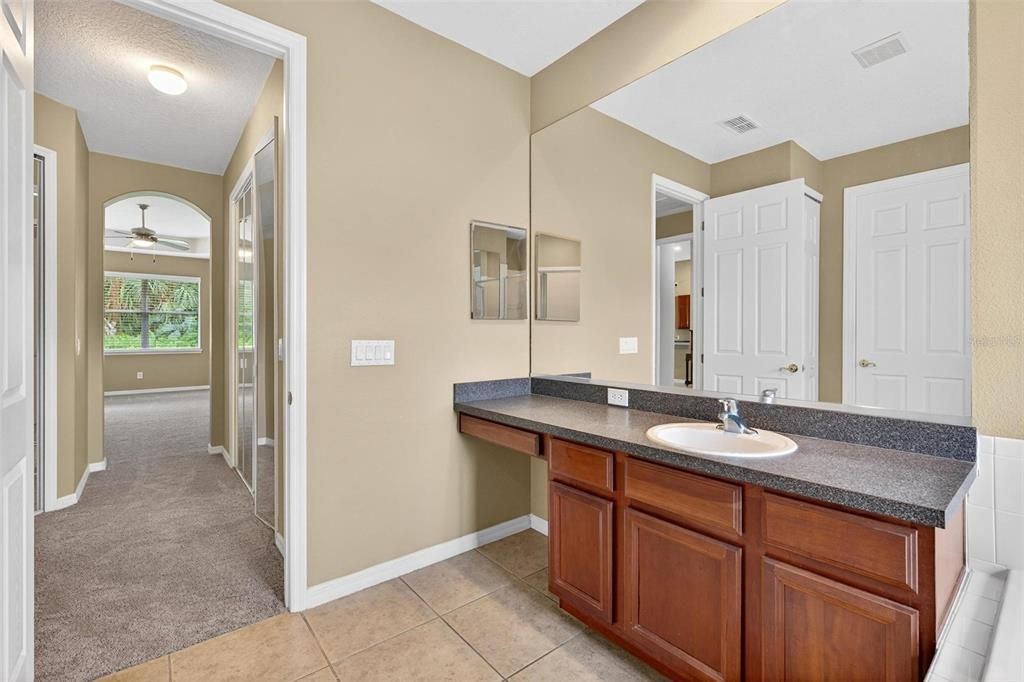 Под контрактом: $469,000 (3 спален, 2 ванн, 1955 Квадратных фут)