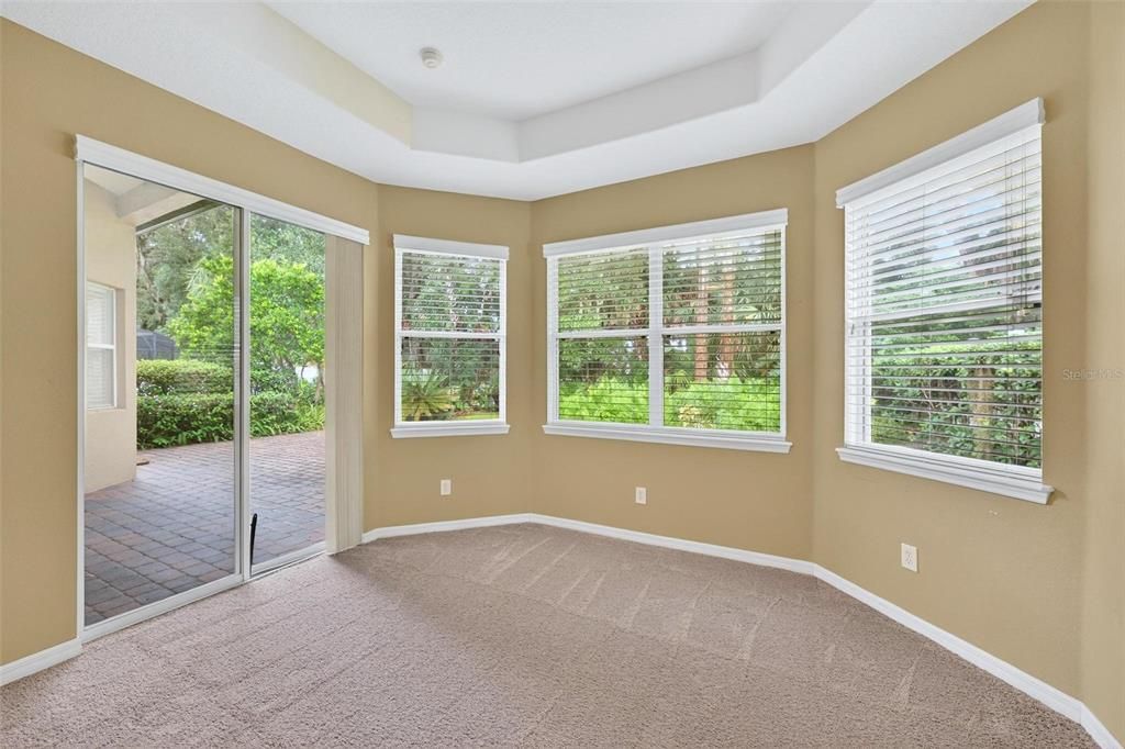 Под контрактом: $469,000 (3 спален, 2 ванн, 1955 Квадратных фут)