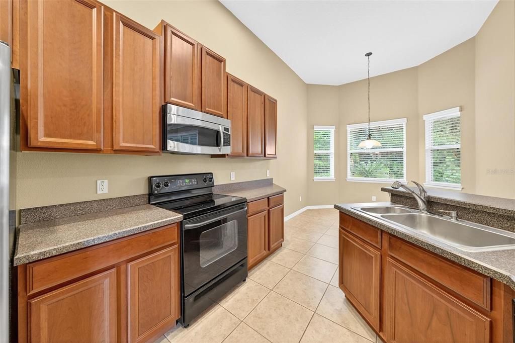 Под контрактом: $469,000 (3 спален, 2 ванн, 1955 Квадратных фут)