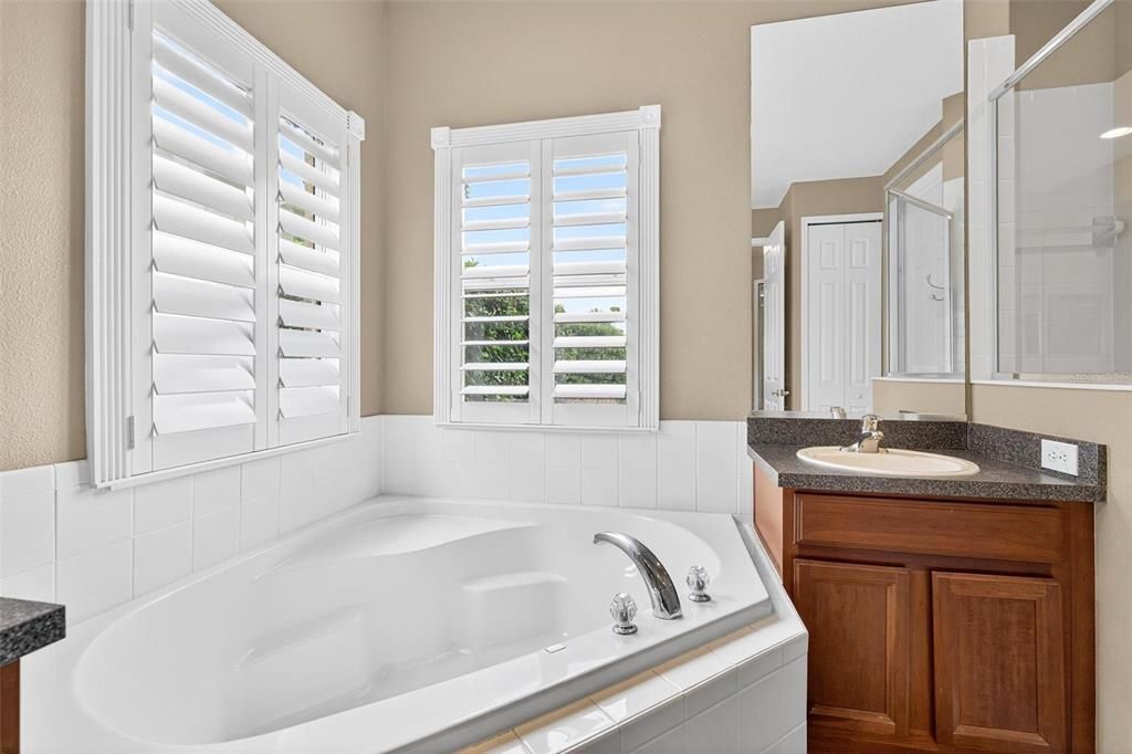 Под контрактом: $469,000 (3 спален, 2 ванн, 1955 Квадратных фут)