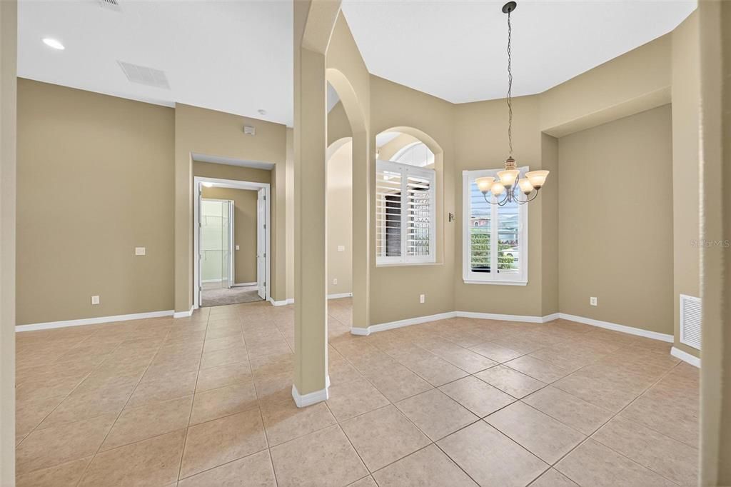 Под контрактом: $469,000 (3 спален, 2 ванн, 1955 Квадратных фут)