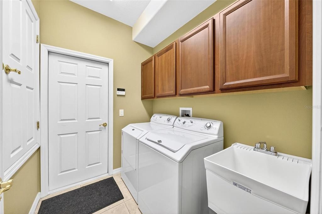 Под контрактом: $469,000 (3 спален, 2 ванн, 1955 Квадратных фут)