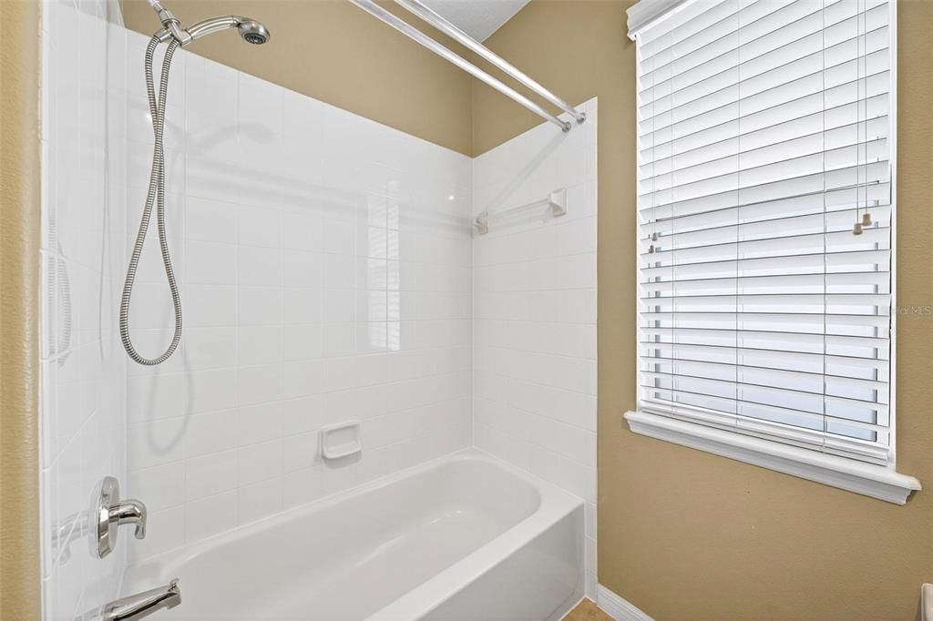 Под контрактом: $469,000 (3 спален, 2 ванн, 1955 Квадратных фут)