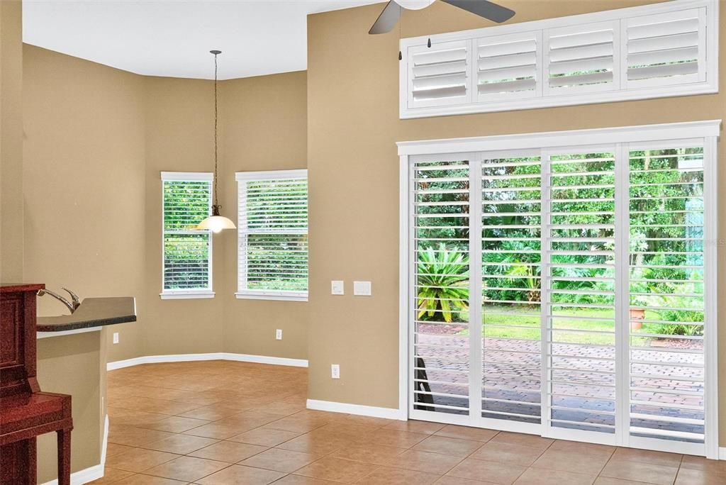 Под контрактом: $469,000 (3 спален, 2 ванн, 1955 Квадратных фут)