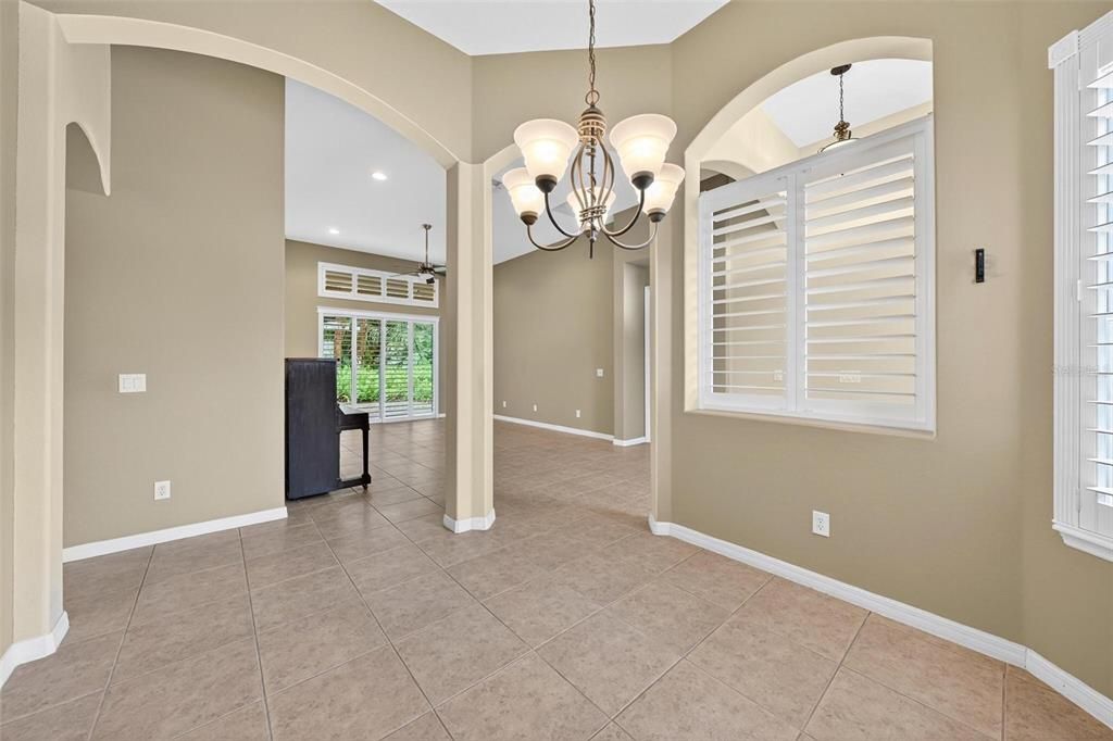 Под контрактом: $469,000 (3 спален, 2 ванн, 1955 Квадратных фут)