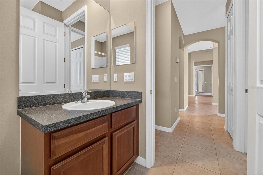 Под контрактом: $469,000 (3 спален, 2 ванн, 1955 Квадратных фут)