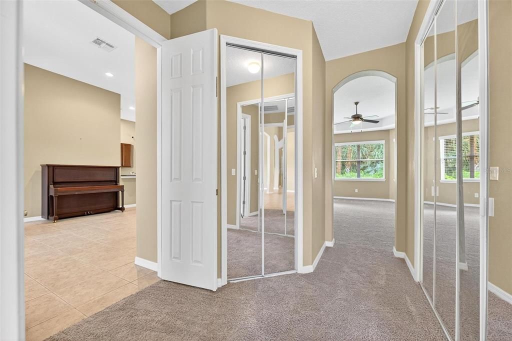 Под контрактом: $469,000 (3 спален, 2 ванн, 1955 Квадратных фут)