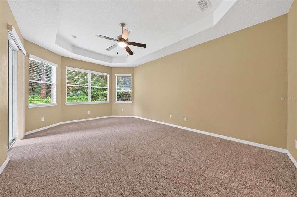 Под контрактом: $469,000 (3 спален, 2 ванн, 1955 Квадратных фут)