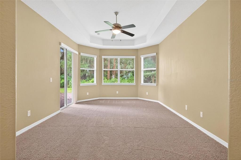 Под контрактом: $469,000 (3 спален, 2 ванн, 1955 Квадратных фут)