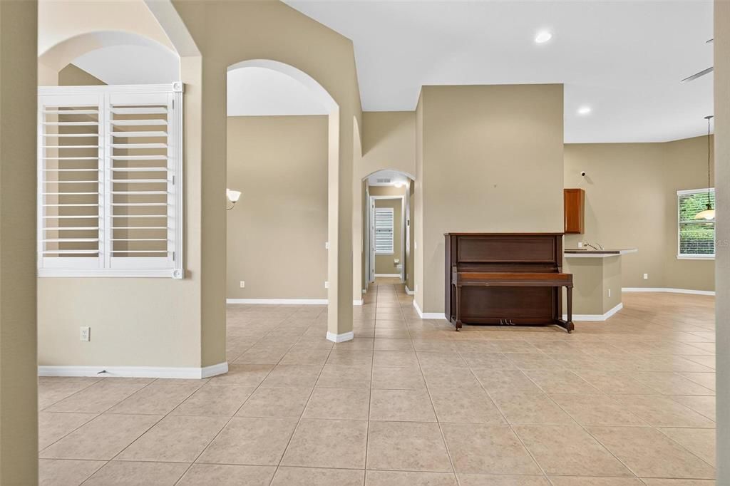 Под контрактом: $469,000 (3 спален, 2 ванн, 1955 Квадратных фут)