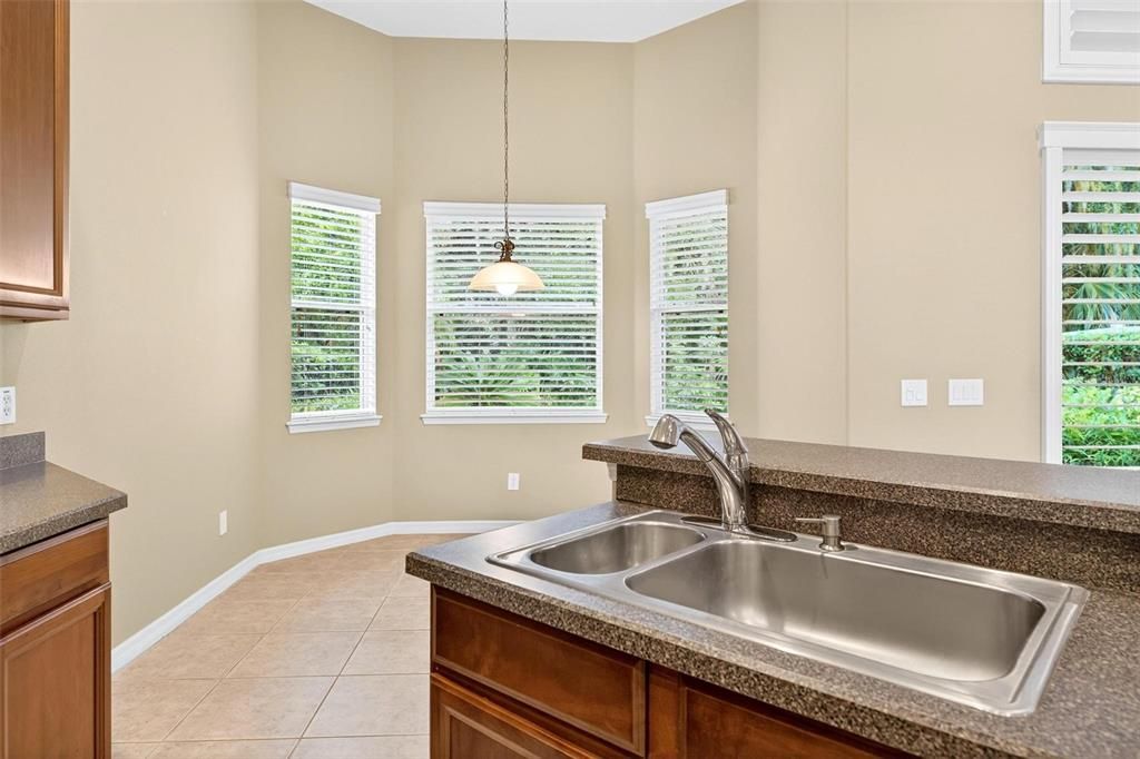 Под контрактом: $469,000 (3 спален, 2 ванн, 1955 Квадратных фут)