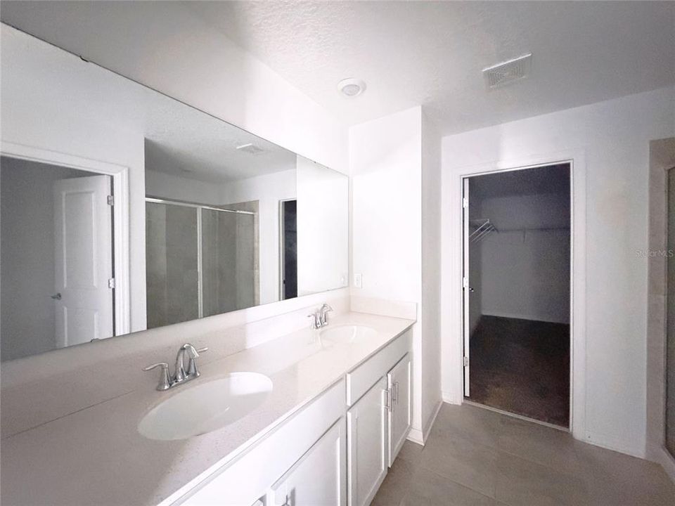 For Sale: $378,000 (4 beds, 3 baths, 2584 Square Feet)