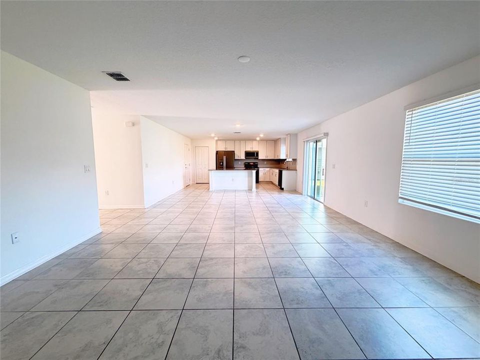 For Sale: $378,000 (4 beds, 3 baths, 2584 Square Feet)