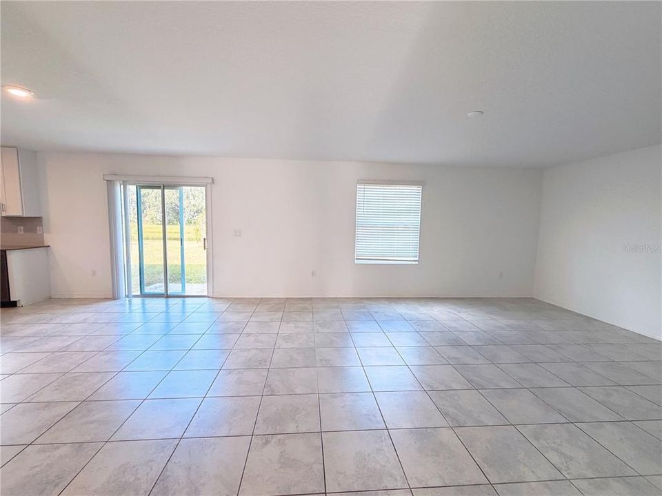 For Sale: $378,000 (4 beds, 3 baths, 2584 Square Feet)