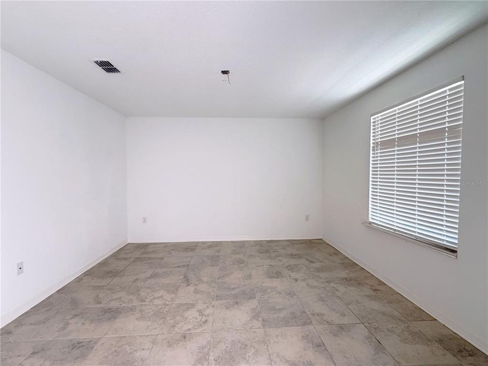 For Sale: $378,000 (4 beds, 3 baths, 2584 Square Feet)