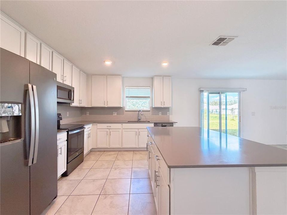 For Sale: $378,000 (4 beds, 3 baths, 2584 Square Feet)