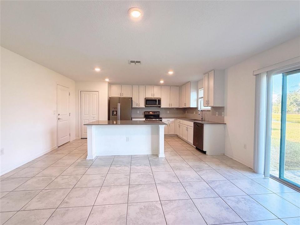 For Sale: $378,000 (4 beds, 3 baths, 2584 Square Feet)