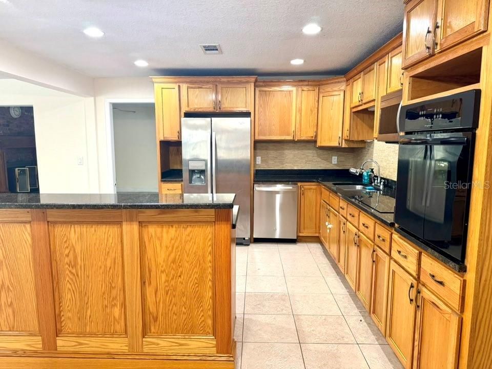 En Venta: $550,000 (4 camas, 2 baños, 2873 Pies cuadrados)