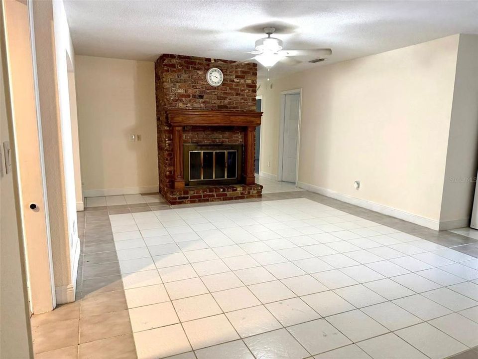 En Venta: $550,000 (4 camas, 2 baños, 2873 Pies cuadrados)