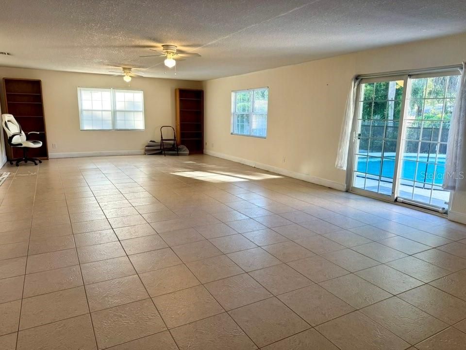 En Venta: $550,000 (4 camas, 2 baños, 2873 Pies cuadrados)