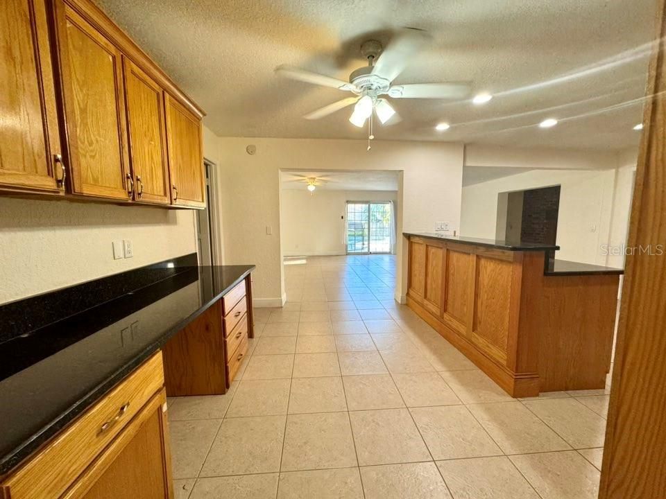 En Venta: $550,000 (4 camas, 2 baños, 2873 Pies cuadrados)