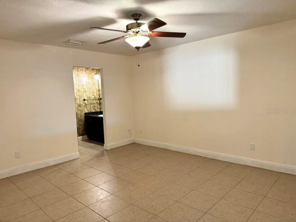 En Venta: $550,000 (4 camas, 2 baños, 2873 Pies cuadrados)