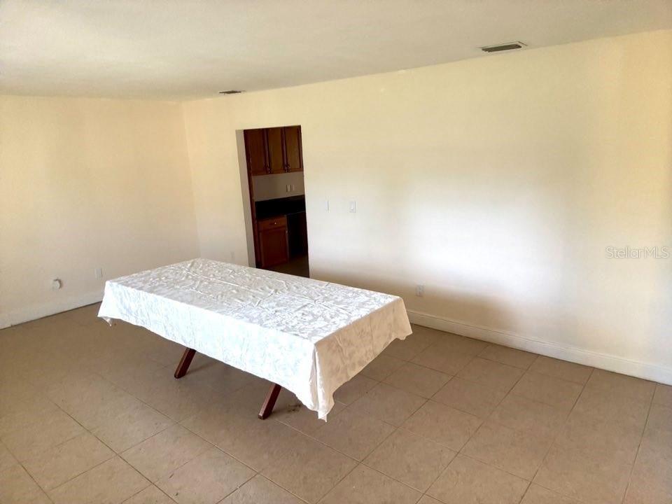 En Venta: $550,000 (4 camas, 2 baños, 2873 Pies cuadrados)