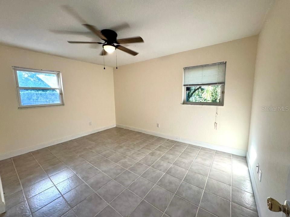 En Venta: $550,000 (4 camas, 2 baños, 2873 Pies cuadrados)