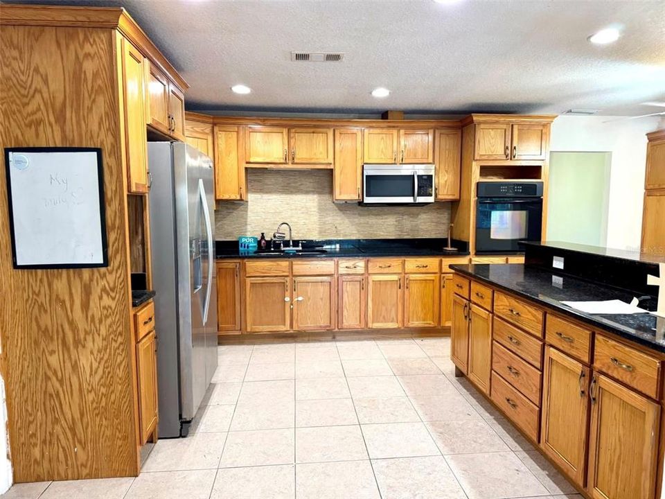 En Venta: $550,000 (4 camas, 2 baños, 2873 Pies cuadrados)