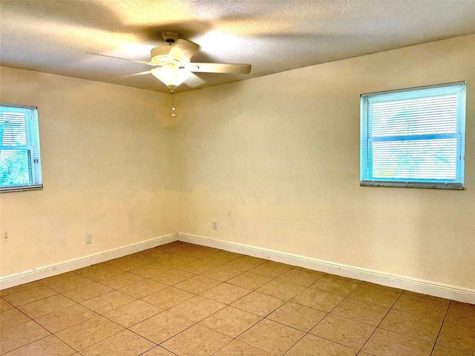 En Venta: $550,000 (4 camas, 2 baños, 2873 Pies cuadrados)