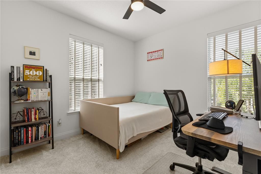 合同活跃: $490,000 (3 贝兹, 2 浴室, 1640 平方英尺)