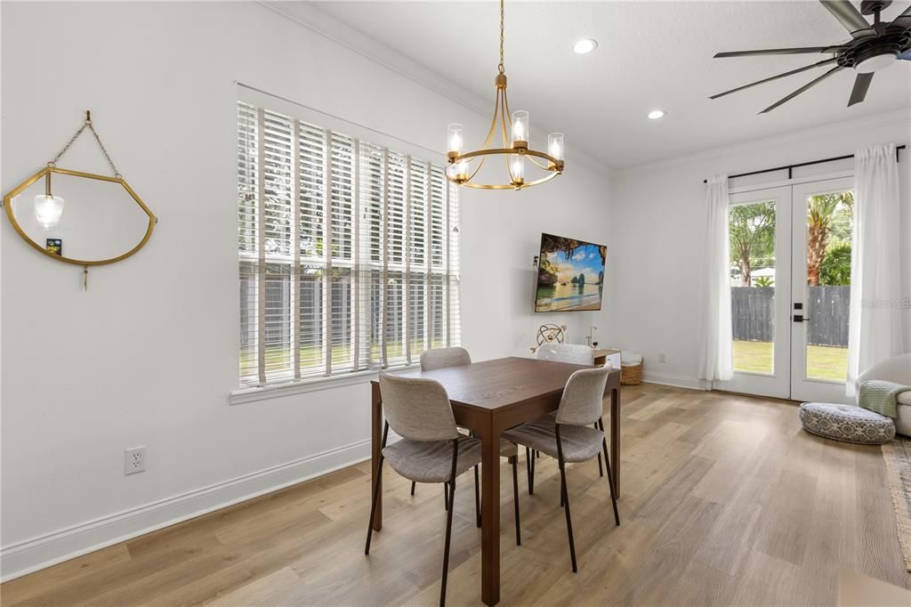 合同活跃: $490,000 (3 贝兹, 2 浴室, 1640 平方英尺)