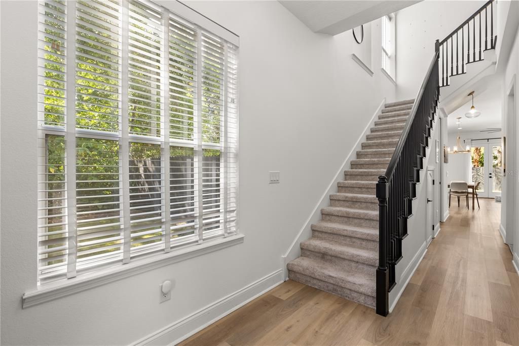 合同活跃: $490,000 (3 贝兹, 2 浴室, 1640 平方英尺)