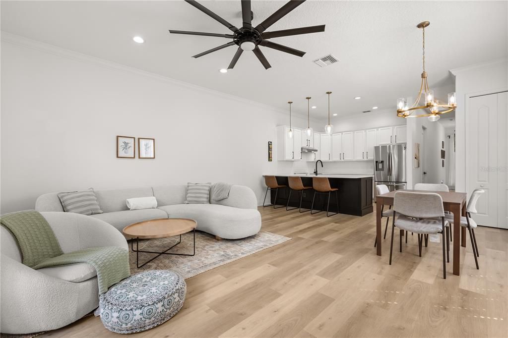 合同活跃: $490,000 (3 贝兹, 2 浴室, 1640 平方英尺)