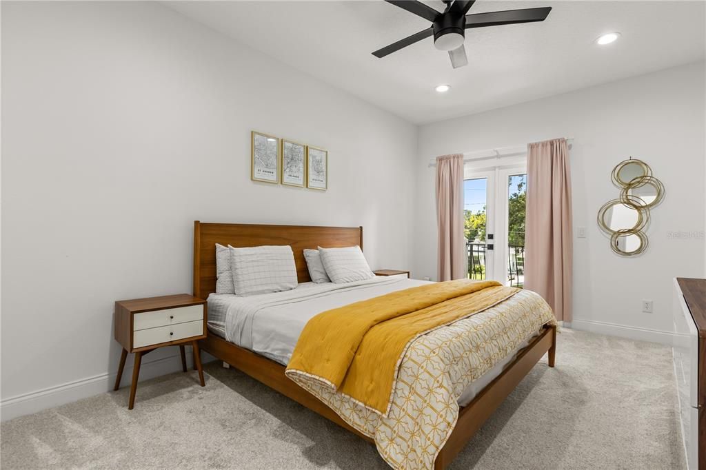 合同活跃: $490,000 (3 贝兹, 2 浴室, 1640 平方英尺)